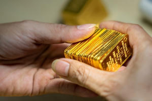 Giá vàng ngày 6/1: Vàng thế giới tiếp đà tăng, vàng miếng SJC chạm 158 triệu đồng/lượng