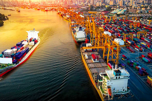 Vượt 'sóng' thuế quan, Việt Nam trở thành 'quán quân' tăng trưởng Châu Á