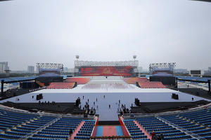 Lần đầu tiên pháo hoa bắn liên tục từ đầu đến cuối concert quốc gia ở Mỹ Đình tối nay