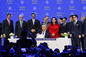 Phó Thủ tướng Bùi Thanh Sơn dự Lễ ký Hiến chương Hội đồng Hòa bình về chấm dứt xung đột tại Dải Gaza Phó Thủ tướng Bùi Thanh Sơn dự Lễ ký Hiến chương Hội đồng Hòa bình về chấm dứt xung đột tại Dải Gaza