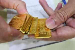 Giá vàng ngày 24/1: Vàng thế giới tiến sát mốc 5.000 USD/ounce, vàng miếng SJC vượt 174 triệu đồng/lượng
