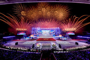 Đặc biệt chưa từng có trong đại nhạc hội do Sun Group tài trợ: Pháo hoa xuyên suốt chương trình, khán giả vỡ òa