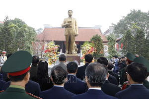 Tổng Bí thư Tô Lâm dâng hương tưởng niệm các đồng chí lãnh đạo tiền bối
