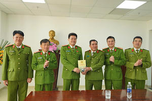 Khen thưởng lực lượng phá vụ khai thác cao lanh trái phép hơn 9 tỷ đồng tại Huế