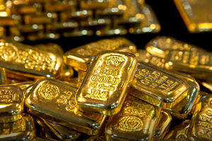 Giá vàng ngày 17/2: Vàng thế giới xuống dưới ngưỡng 5.000 USD/ounce do đồng USD mạnh lên