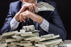 Tỷ phú tuổi Ngọ giàu nhất thế giới chỉ ra 5 bẫy chi tiêu khiến mọi người không thể giàu