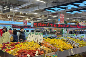 Thị trường hàng hóa mùng 3 Tết sôi động trở lại