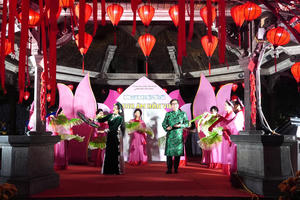 Sắc xuân Thăng Long trong những câu vọng cổ Sắc xuân Thăng Long trong những câu vọng cổ