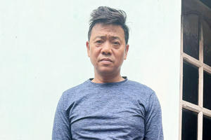 Đối tượng truy nã tội 'Giết người' ra đầu thú sau 27 năm lẩn trốn Đối tượng truy nã tội 'Giết người' ra đầu thú sau 27 năm lẩn trốn