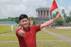 Chàng dược sĩ vô danh được 2 triệu người theo dõi sau 1 năm nhờ sự tích cực, lạc quan