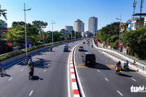 Hà Nội rào chắn đường Âu Cơ – Nghi Tàm để thi công cầu Tứ Liên