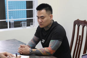 Tạm giữ kẻ chém người trong quán cà phê bị thương rồi bỏ trốn