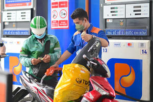 Tạo điều kiện về tín dụng, ngoại tệ cho doanh nghiệp nhập khẩu xăng dầu