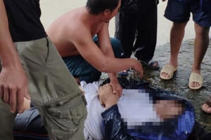 Đi giỗ về giữa trời mưa lũ, người đàn ông bị ngã tử vong