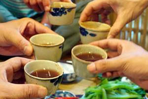 3 người tử vong, 1 người nguy kịch nghi do ngộ độc rượu