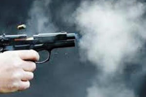 Chồng bị bắn trọng thương, vợ chở hung thủ bỏ trốn