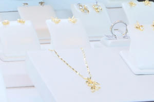 Bản tin Thời trang Plus số 9: Nên mua gì cho ngày lễ tình nhân?