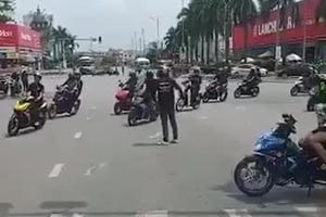 Phượt thủ thay CSGT chặn đường, sự ngông cuồng coi thường pháp luật