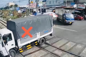 Đề nghị điều tra 2 vụ xe tải tông gãy thanh chắn đường sắt ở Trảng Bom