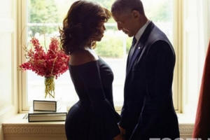 Khoảnh khắc ngọt ngào của vợ chồng Tổng thống Obama trên tạp chí Essence