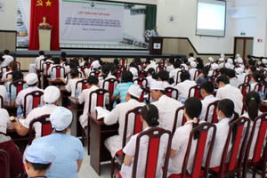 'Giữ chân' bác sĩ bệnh viện công cách nào? 'Giữ chân' bác sĩ bệnh viện công cách nào?