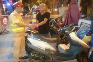 Hà Nội: Nhận lại kỷ vật của người vợ quá cố sau 16 năm