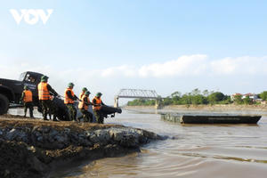 Phú Thọ: Bắc cầu phao, chuẩn bị thông xe cầu Phong Châu