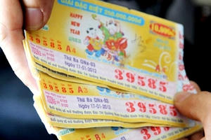 Kinh tế 24h: Xổ số kiến thiết “kêu” khó vì nạn số đề và… Vietlott