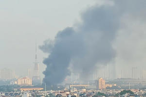 Cháy lớn khu nhà xưởng tại Hà Nội khiến nhiều người phát hoảng