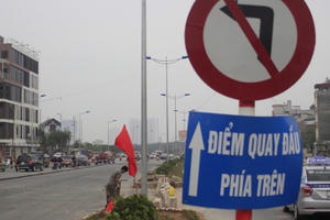 Hà Nội: Giao thông lộn xộn trên đường nghìn tỷ Hà Nội: Giao thông lộn xộn trên đường nghìn tỷ