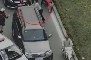 [Clip]: Tài xế "say máu" ẩu đả sau va chạm giao thông