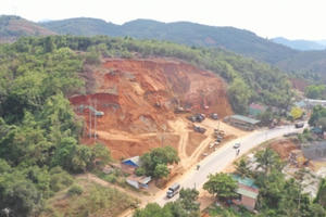 Lâm Đồng: Một ngọn núi đang dần biến mất, suối thì bị "bức tử" dòng chảy vì đâu?