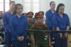 Hotgirl 9X làm 'chân rết' cho bà trùm ma túy