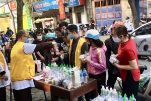 Tiếp tục mở rộng cấp phát miễn phí khẩu trang, vật phẩm y tế trên địa bàn Hà Nội