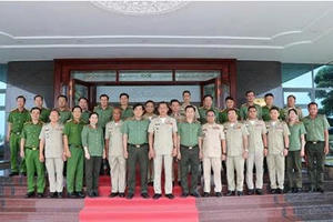 Công an tỉnh An Giang đón Đoàn Công an tỉnh Kandal - Campuchia đến thăm và làm việc