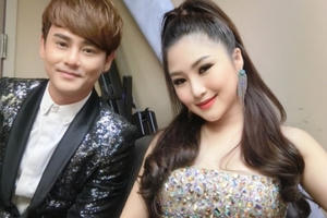 Ông bố Ưng Đại Vệ khoe vẽ đẹp lãng tử cạnh Hương Tràm tại Canada Ông bố Ưng Đại Vệ khoe vẽ đẹp lãng tử cạnh Hương Tràm tại Canada