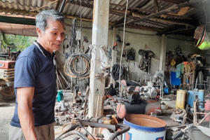 Trò chuyện với người nông dân sáng chế nhiều máy móc phục vụ cho nông nghiệp