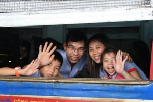 Sân ga Sài Gòn chiều cuối năm