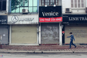 Cửa hàng ồ ạt trả lại mặt bằng, phố phường Thủ đô "chi chít" biển tìm người cho thuê