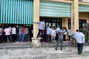 Hai bố con cùng đi tù vì giết hàng xóm