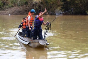 Lâm Đồng: Lật thuyền trên sông Krông Nô, 1 người chết 4 người mất tích