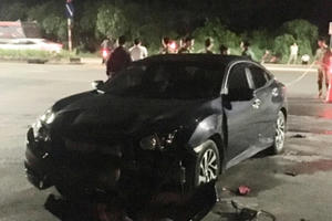 Bình Dương: Ô tô húc xe máy bay lên vỉa hè, 2 người tử vong