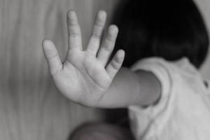 Bắt giam người đàn ông nhiều lần dâm ô với con ruột của mình