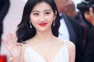 Bị phạt 25 tỷ đồng vì phạm luật, ‘Đệ nhất mỹ nữ Bắc Kinh’ công khai xin lỗi