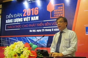 Ngành năng lượng: Nóng với giá điện và giá xăng