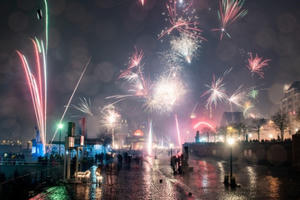 Hình ảnh các thành phố châu Âu tưng bừng đón năm mới