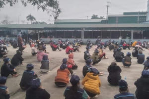 Nghệ An: Hàng trăm lao động của Công ty EM-Tech dừng làm việc để đòi quyền lợi