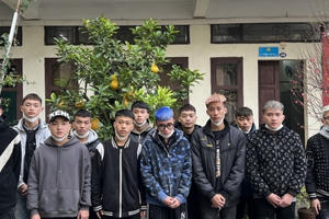 Bắt nhóm thanh niên "choai" cầm dao, kiếm...cướp xe máy của người đi đường trong đêm Bắt nhóm thanh niên "choai" cầm dao, kiếm...cướp xe máy của người đi đường trong đêm