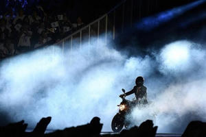 Clip: Tổng thống Indonesia lái xe phân khối lớn tới khai mạc ASIAD 2018 "gây sốt"