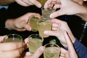 Tránh ngộ độc rượu chứa Methanol ngày Tết, bạn cần nằm lòng điều này